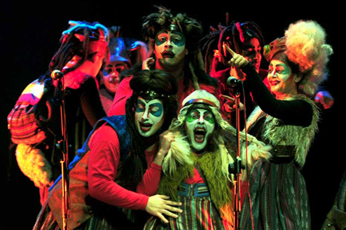 El maquillaje cumple un papel fundamental en la atmósfera de la murga